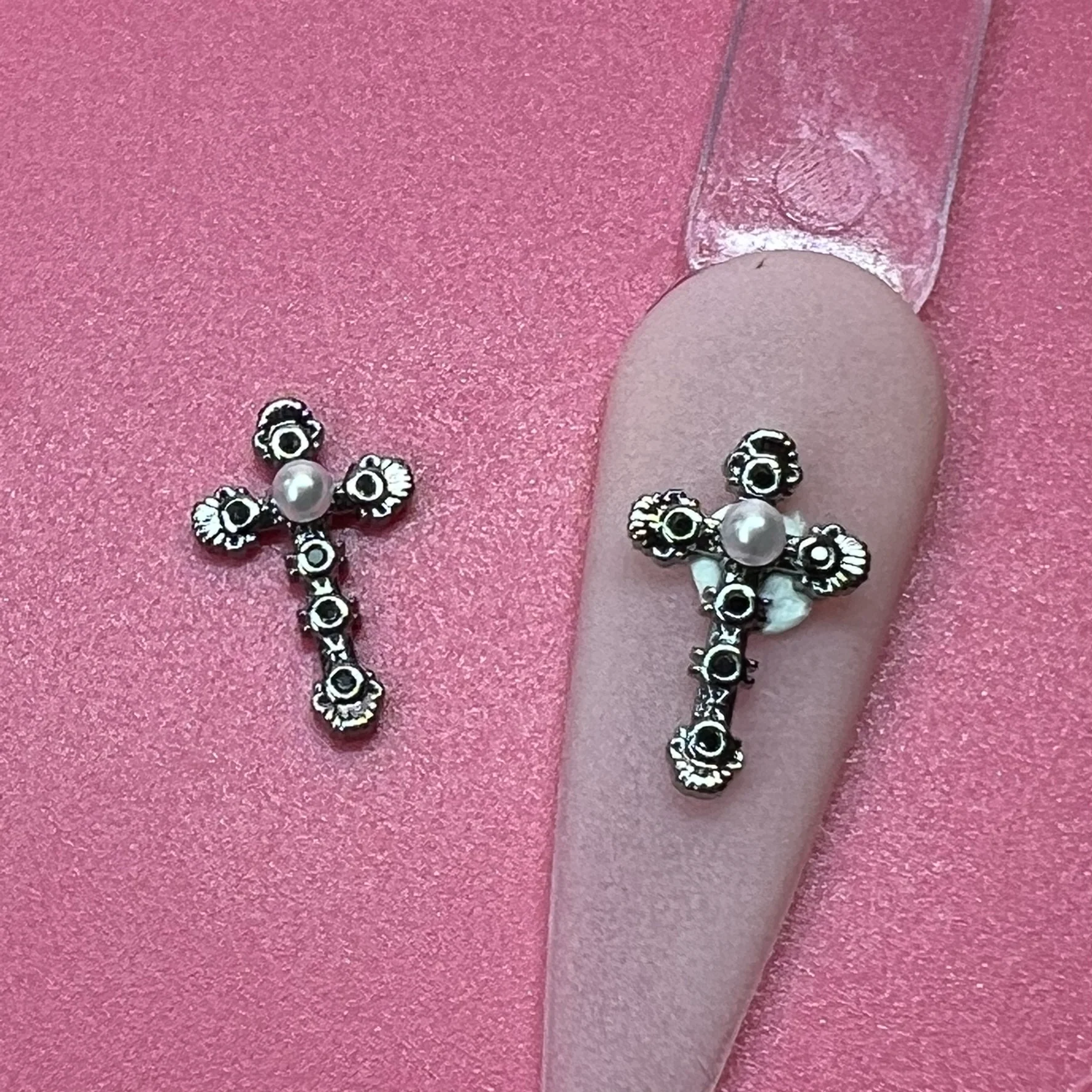 2 pcs 3D Vintage Crucify Charm for Nails Art Design (Silver)