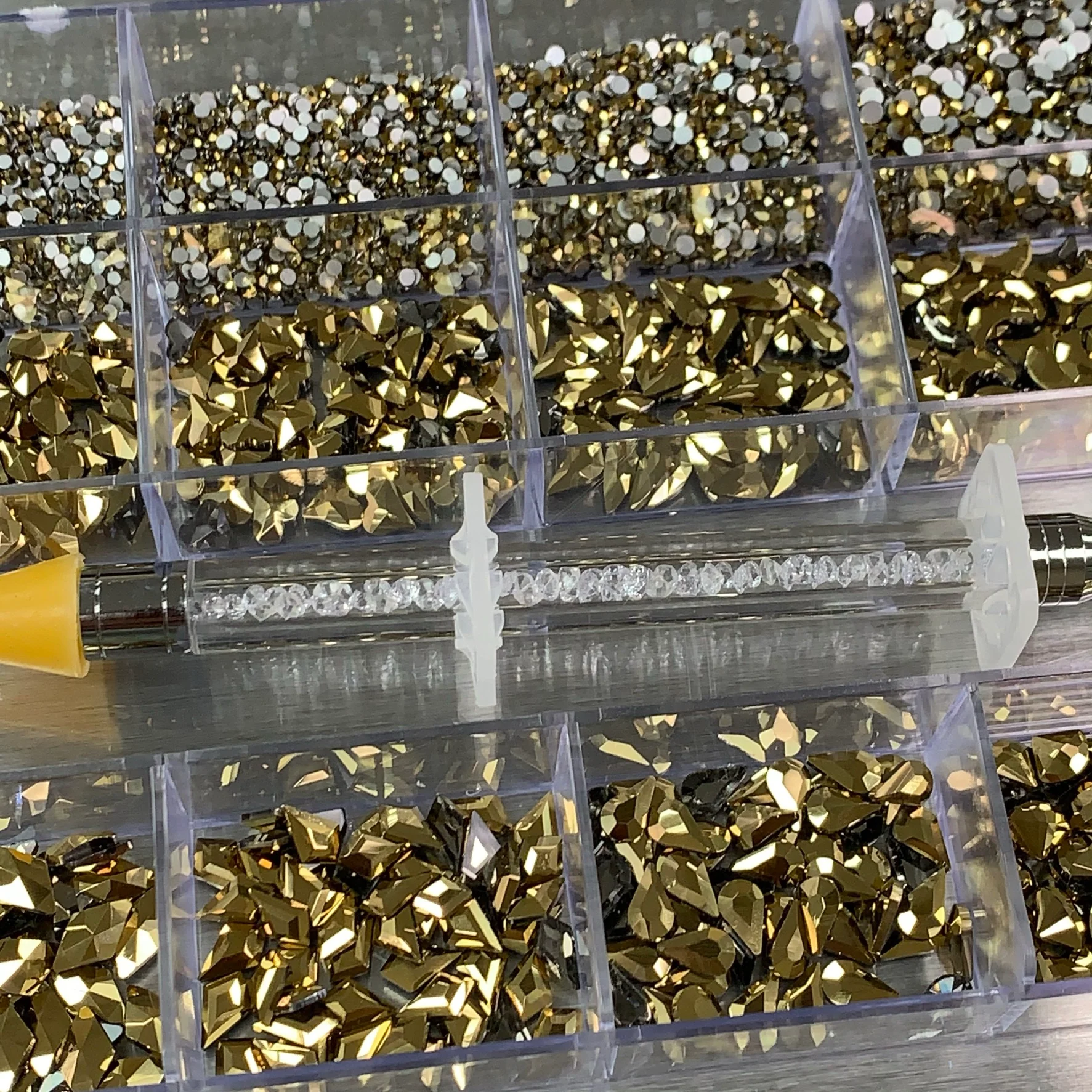 [Metallic Gold] Rhinestones set - 20 cells box - 14 big shapes and 6 round shapes - Image 3